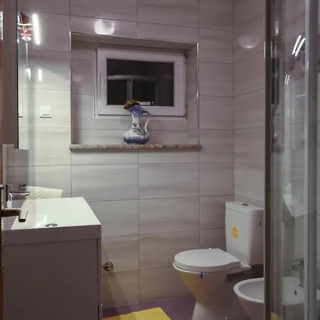 Kusalo - Double With Patio And Shared Bathroom *