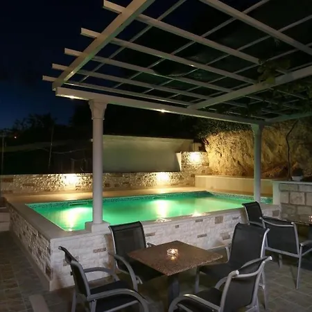 Kusalo - Double With Patio And Shared Bathroom Apartman *