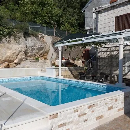Kusalo - Double With Patio And Shared Bathroom