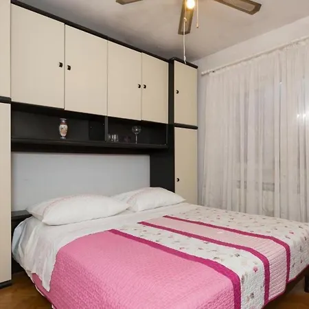 Kusalo - Double With Patio And Shared Bathroom דירה דוברובניק